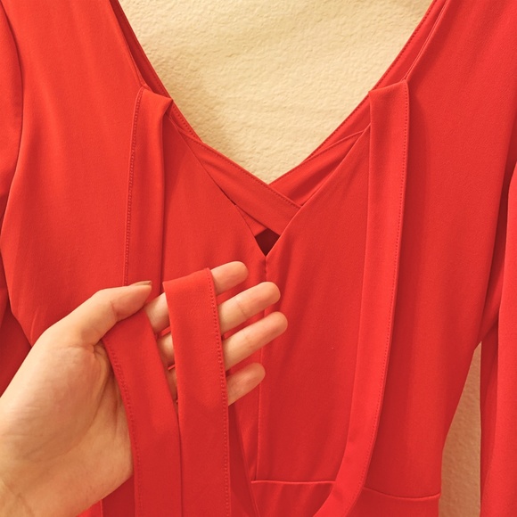GUESS Red Split Open Sleeve Neck Straps Romper - Picture 4 of 6